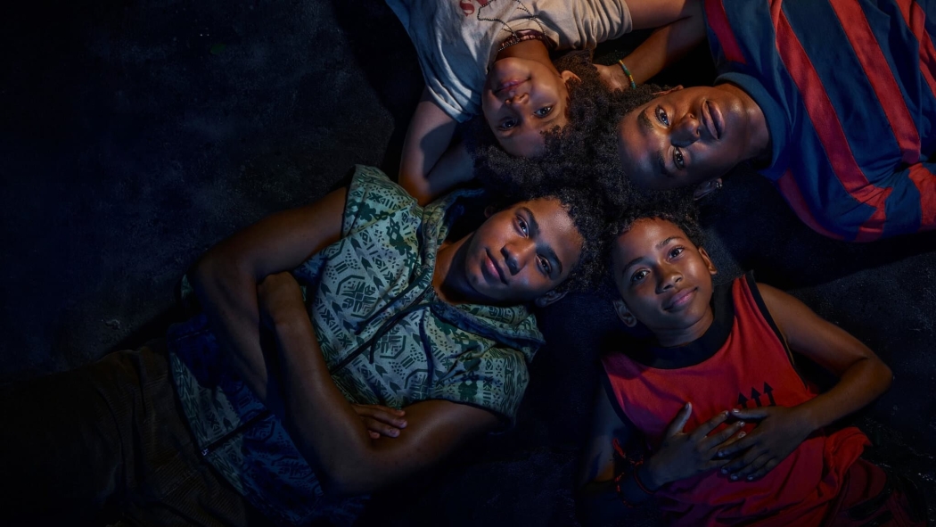 Kilisenin Evsiz Çocukları 1. Sezon 1. Bölüm izle